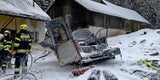 Gasflaschen fligen Helfern um die Ohren