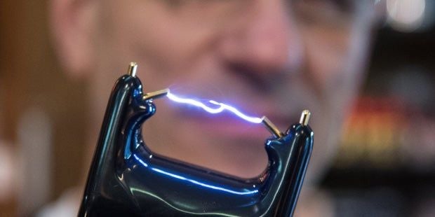 Zwei Frauen in Graz mit Elektroschocker bedroht