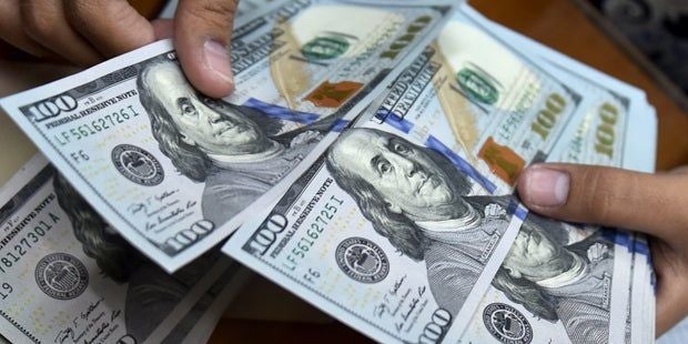 Familie findet rund eine Million Dollar auf der Straße