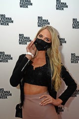 Masken-Show bei Modewoche