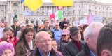 Hunderte Teilnehmer bei Corona-Demo am Heldenplatz