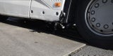 Radfahrerin von abbiegenden Lkw erfasst: 53-Jährige schwer verletzt