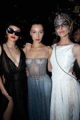 Bella Hadid: Sexy Auftritt in Paris
