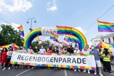 Regenbodenparade
