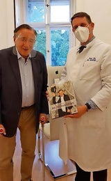 Lugner: 88er-Feier auf Krücken