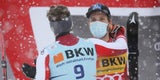 Manuel Feller und Marco Schwarz gratulieren sich zum Podest-Erfolg.