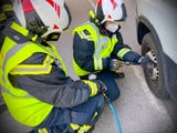 Feuerwehr befreit LKW