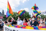 150.000 (!) feiern bei Regenbogenparade in Wien