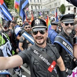 185.000 feierten bei Regenbogenparade