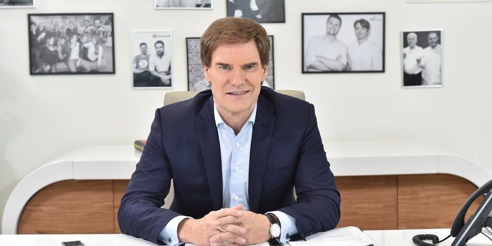 Wegen Iran Angriff Maschmeyer Sohn L uft Mit Baby Durch W ste Oe24 at wegen-iran-angriff-maschmeyer-sohn-l-uft-mit-baby-durch-w-ste-oe24-at
