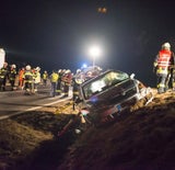 OÖ: Missglücktes Überholmanöver fordert zwei Schwerverletzte