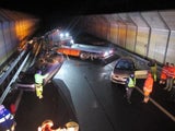 Lkw-Unfall: Gaffer behindern Feuerwehr
