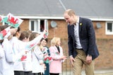 Prinz William baut blind ein Zelt auf