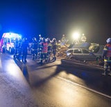 OÖ: Missglücktes Überholmanöver fordert zwei Schwerverletzte