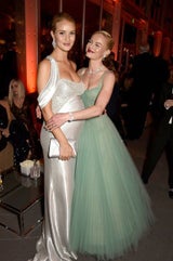 Rosie Huntington-Whiteley strahlt mit Babybauch