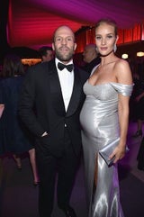 Rosie Huntington-Whiteley strahlt mit Babybauch