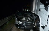 Pkws crashen bei Spurwechsel auf Autobahn - Beifahrer tot