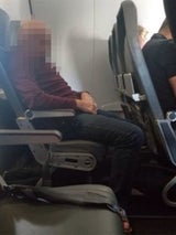 Irre: Passagier uriniert auf Flugzeugsitz