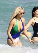 Rita Ora planscht in Miami