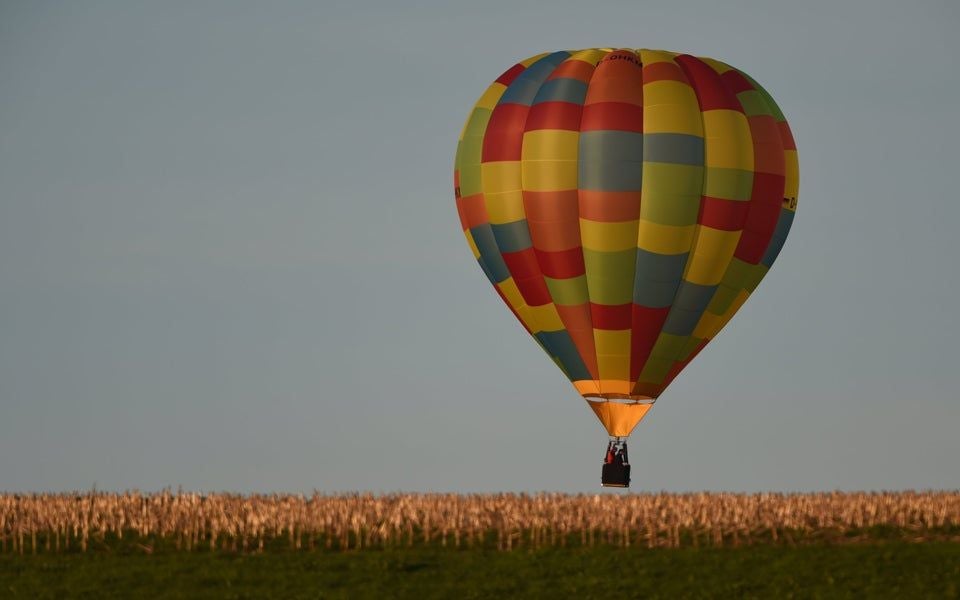 Heißluftballon landete mitten auf Autobahn