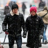 Amanda Seyfried & Justin Long gehen mit Hund Gasse