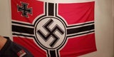 Schock: Kalaschnikow und NS-Flaggen in Wiener Wohnung