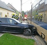 Von Badner Bahn erfasster Pkw brachte Hausmauer zum Einsturz
