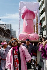So wild feiern Japaner Penis-Festival