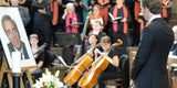 Mock-Ableben: Enge Wegbegleiter gestalten Requiem