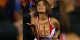 Sexy Peru-Fan zieht bei Tor Oberteil aus
