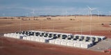 Tesla startet weltgrößte Lithium-Ionen-Batterie