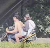 Ist er nackt? Dieses Foto lässt das Netz ausflippen