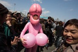 So wild feiern Japaner Penis-Festival