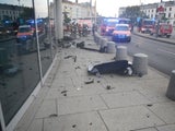 Alkolenker baut mit 100 km/h Crash vor Wiener Luxushotel