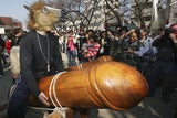 So wild feiern Japaner Penis-Festival
