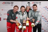 So ausgelassen feiern Rodler Bronze