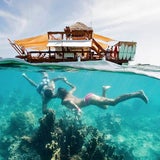 Pizzeria schwimmt mitten im Pazifik