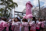 So wild feiern Japaner Penis-Festival