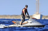 Justin Bieber düst mit dem Jetski in Ibiza
