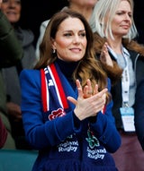1. Auftritt: Prinzessin Kate lacht die Andrew-Krise weg