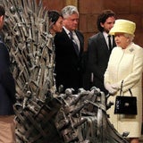 Queen Elizabeth besucht das "Game of Thrones"-Set