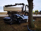 Tödlicher Unfall: Pkw prallte gegen einen Baum
