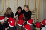 Charlène und Albert beschenken Kinder