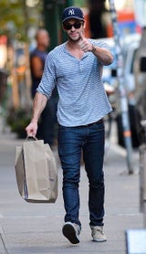 Glücklicher Liam Hemsworth