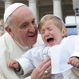 Papst bringt Baby-Papst zum Weinen