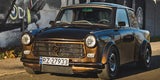 Dieser Trabi hängt einen Porsche 911 ab