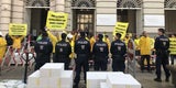 Greenpeace besetzt Umwelt-Ministerium: Polizei-Einsatz