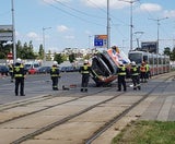Spektakulärer Crash mitten in Wien: Krankenwagen knallt in Pkw