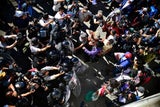 Hunderte Migranten stürmen US-Grenze