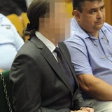 Irrer Cop-Killer in Ketten vor Gericht